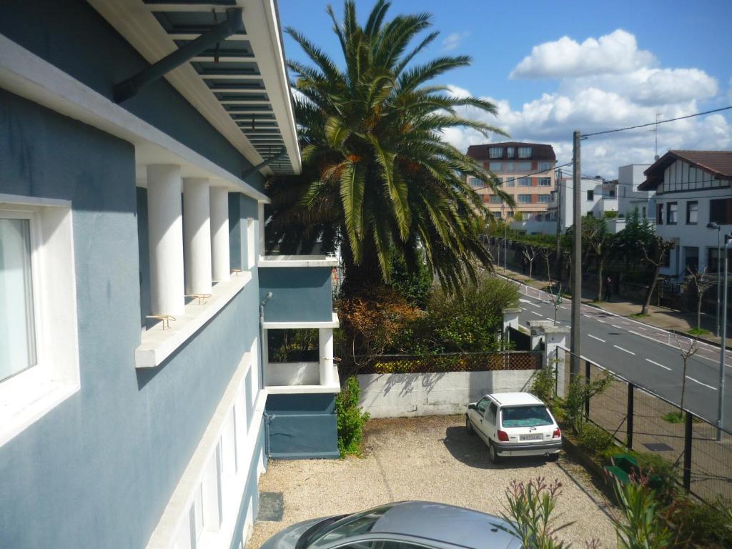 Record Hotel